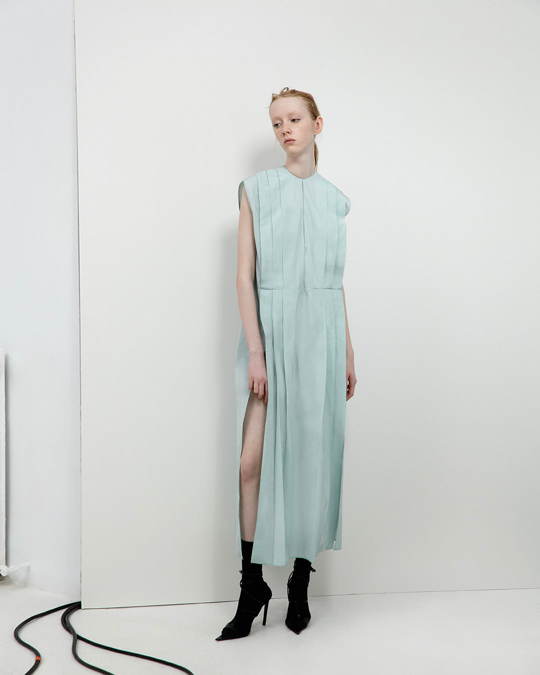 PLEATED TOTE DRESS