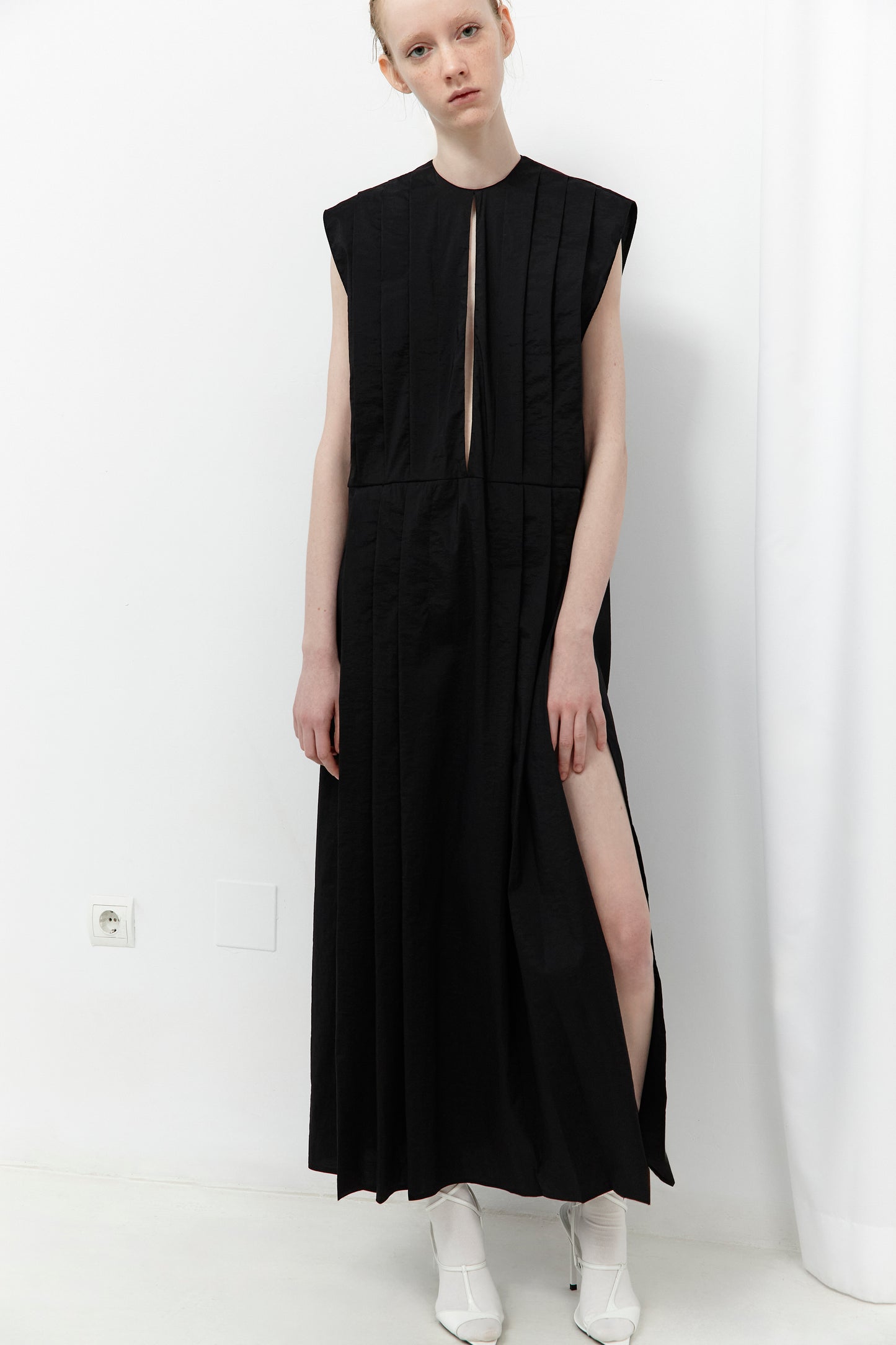 PLEATED TOTE DRESS