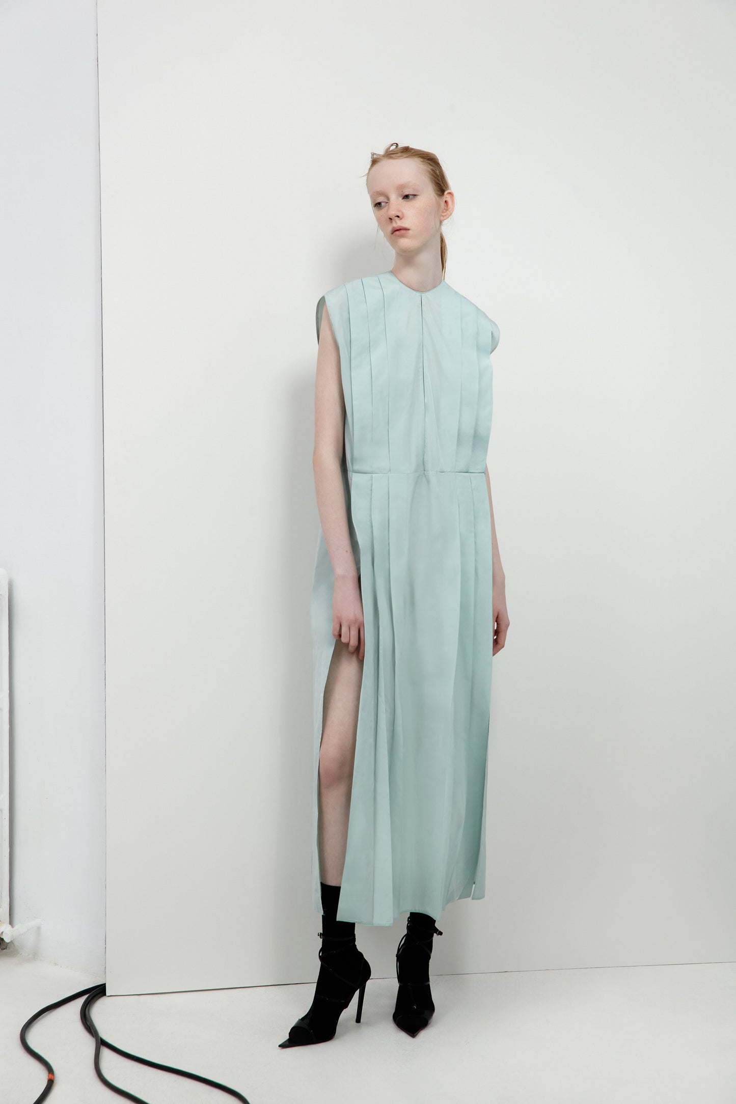 PLEATED TOTE DRESS