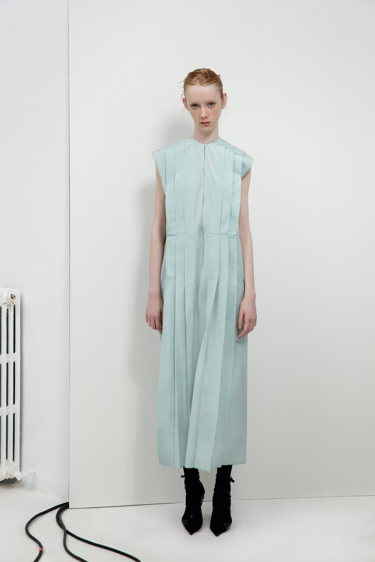 PLEATED TOTE DRESS