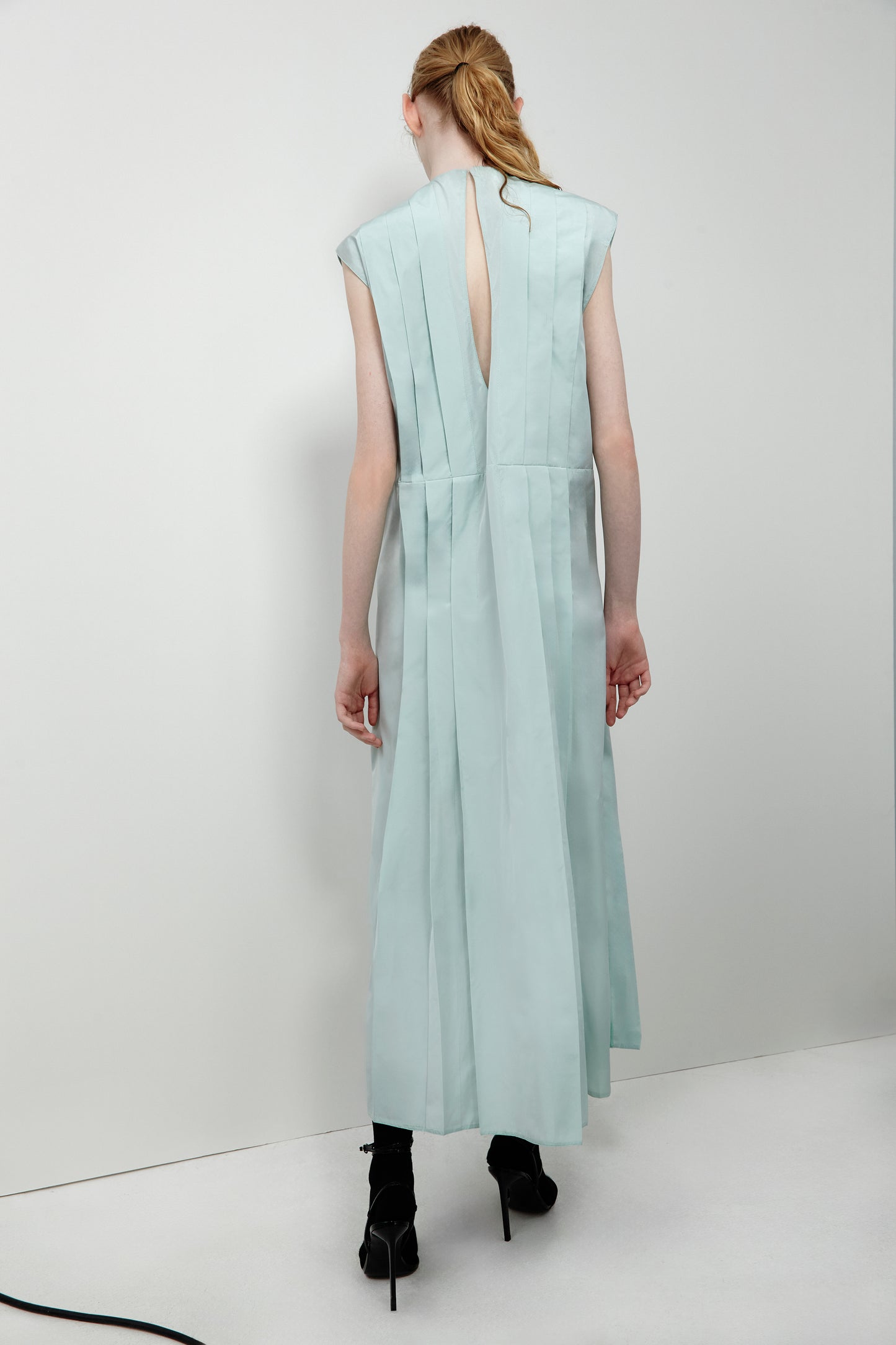 PLEATED TOTE DRESS